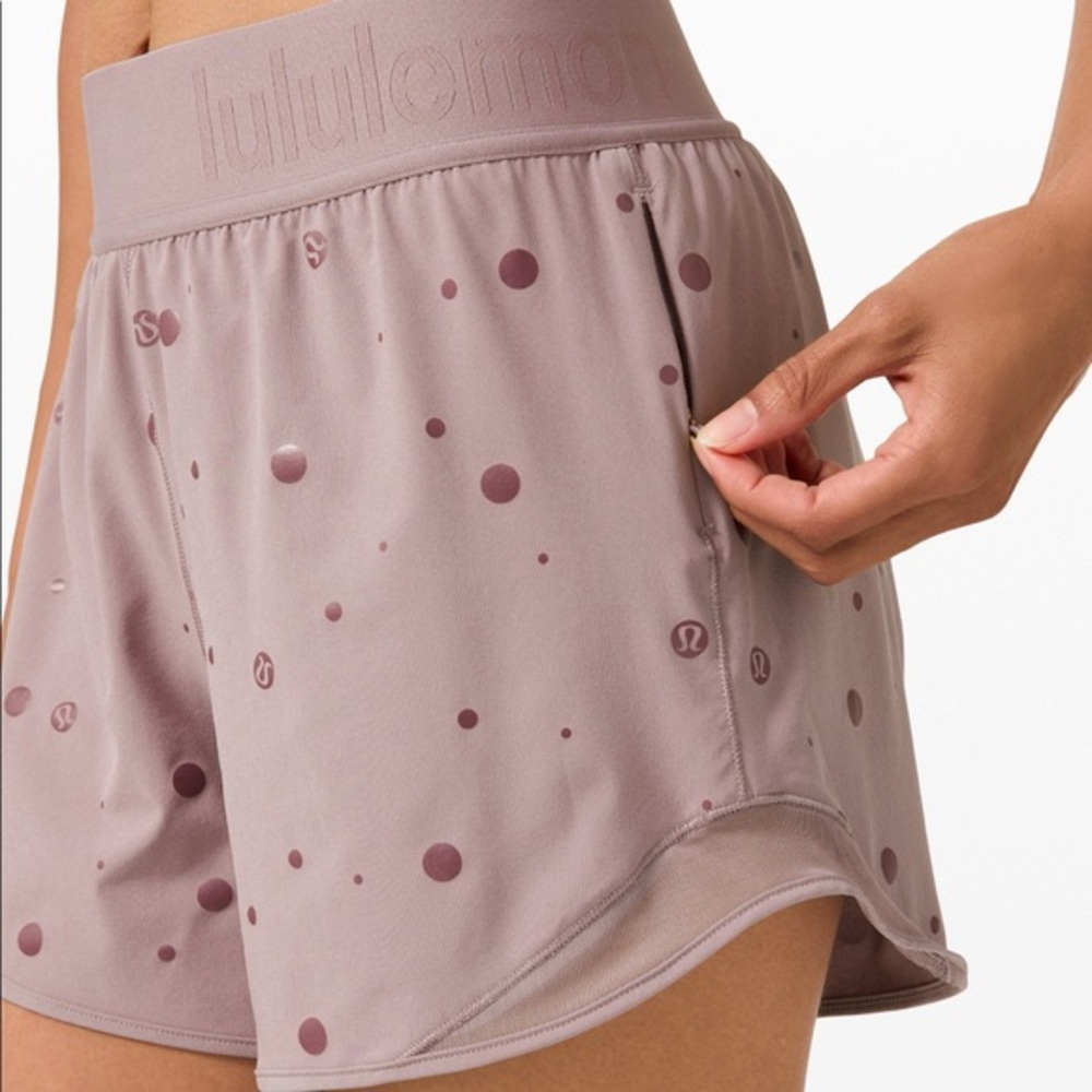 Lululemon Hotty Hot 4” Logo- Violet